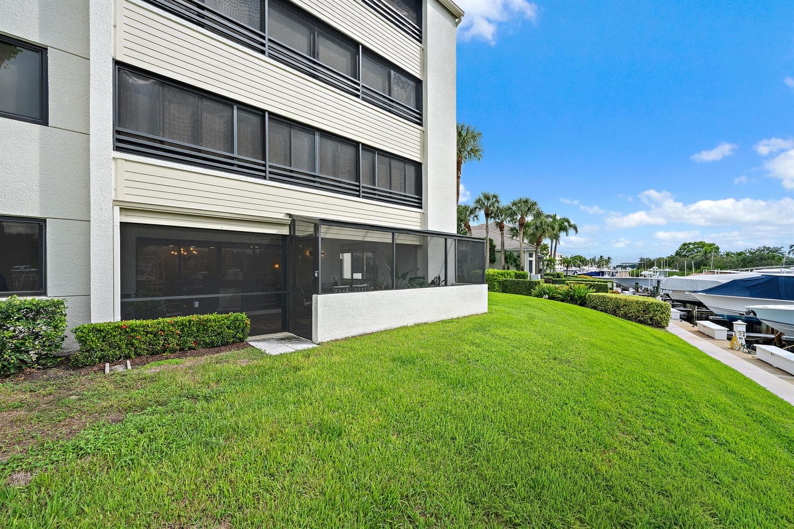 513 Oak Harbour Drive photo 23