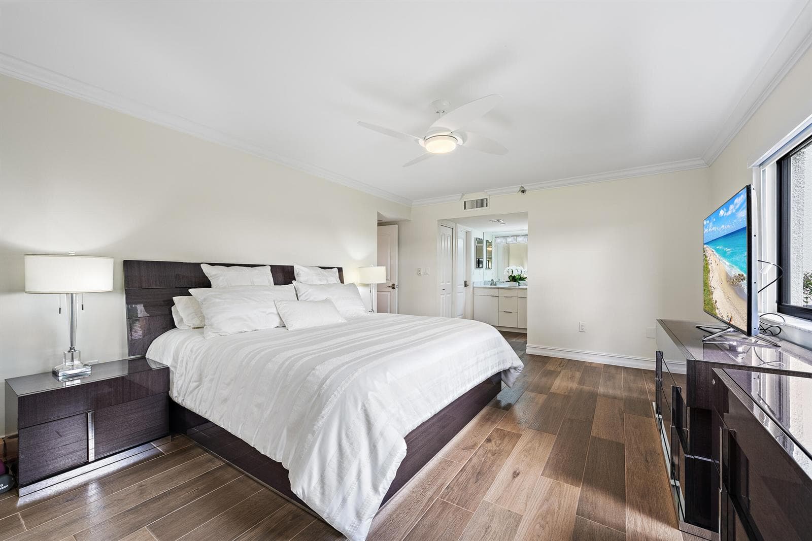 513 Oak Harbour Drive photo 12