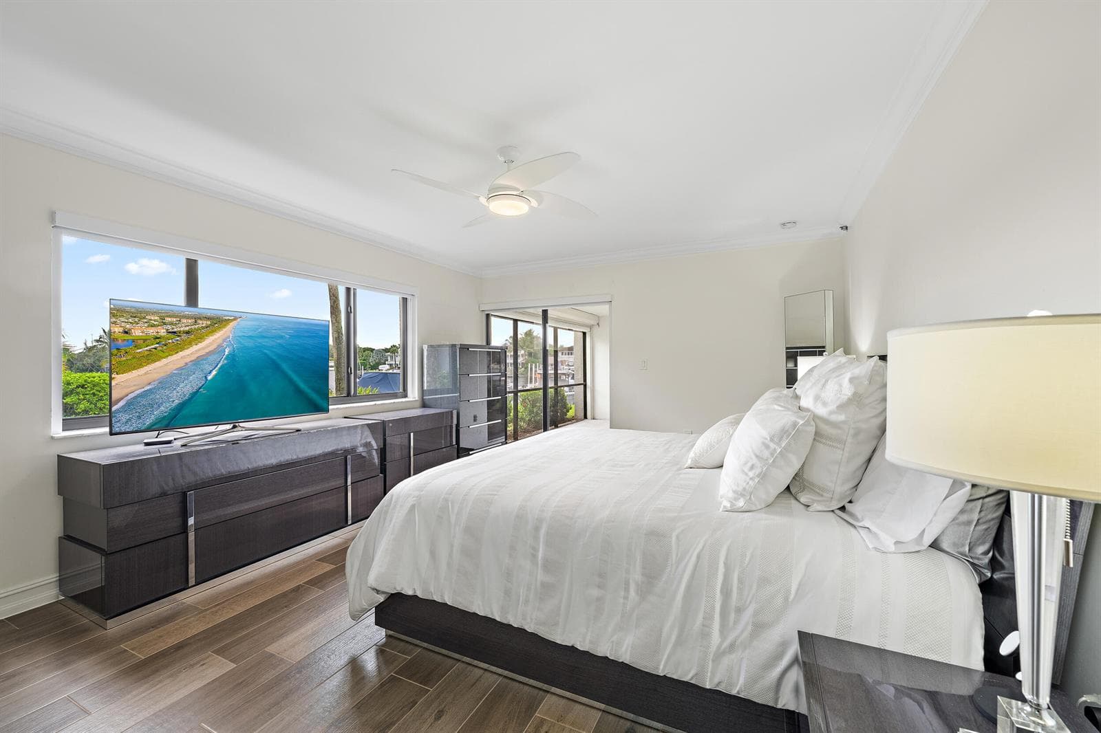 513 Oak Harbour Drive photo 11