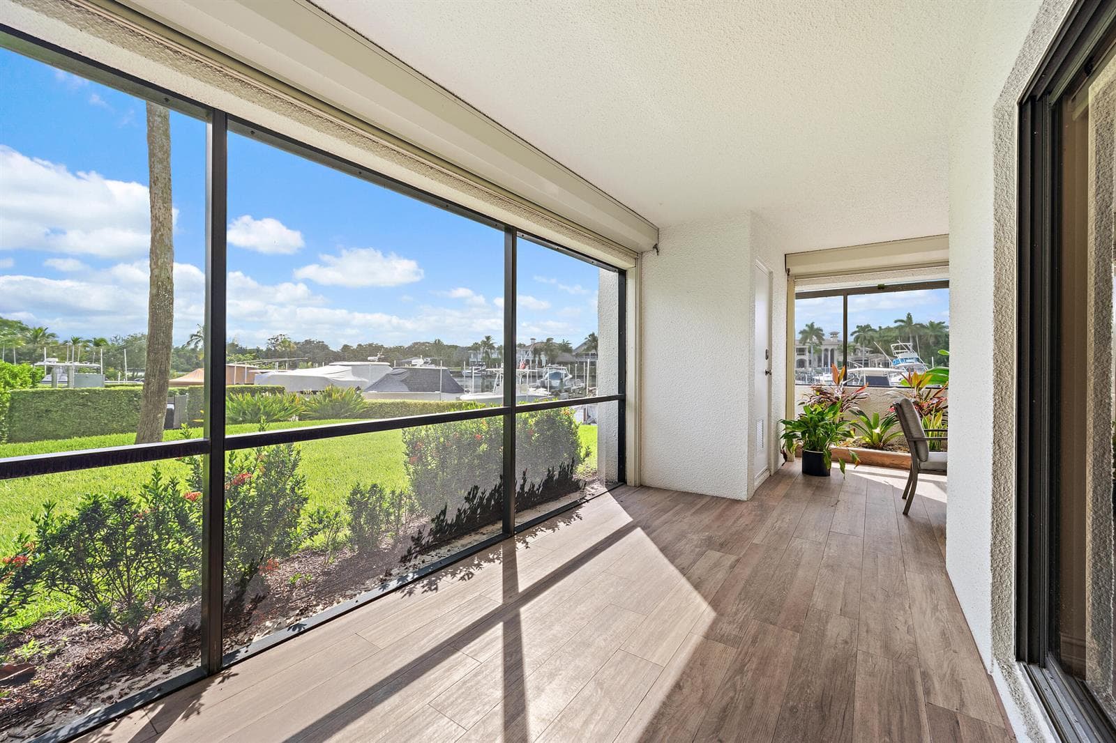 513 Oak Harbour Drive photo 21