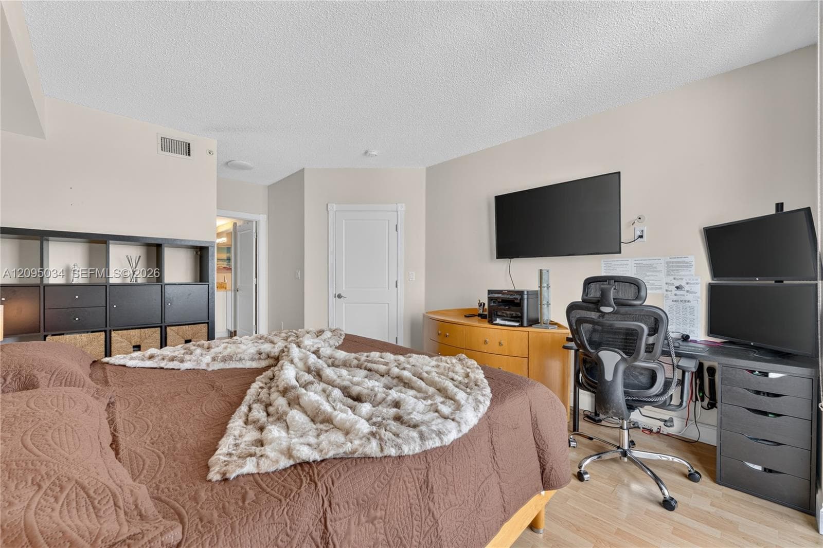 17555 Atlantic Blvd TS6 photo 14