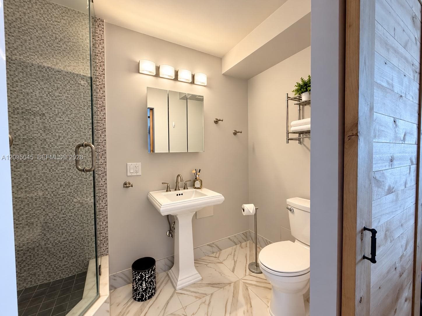 300 Bayview Dr 2014 photo 17