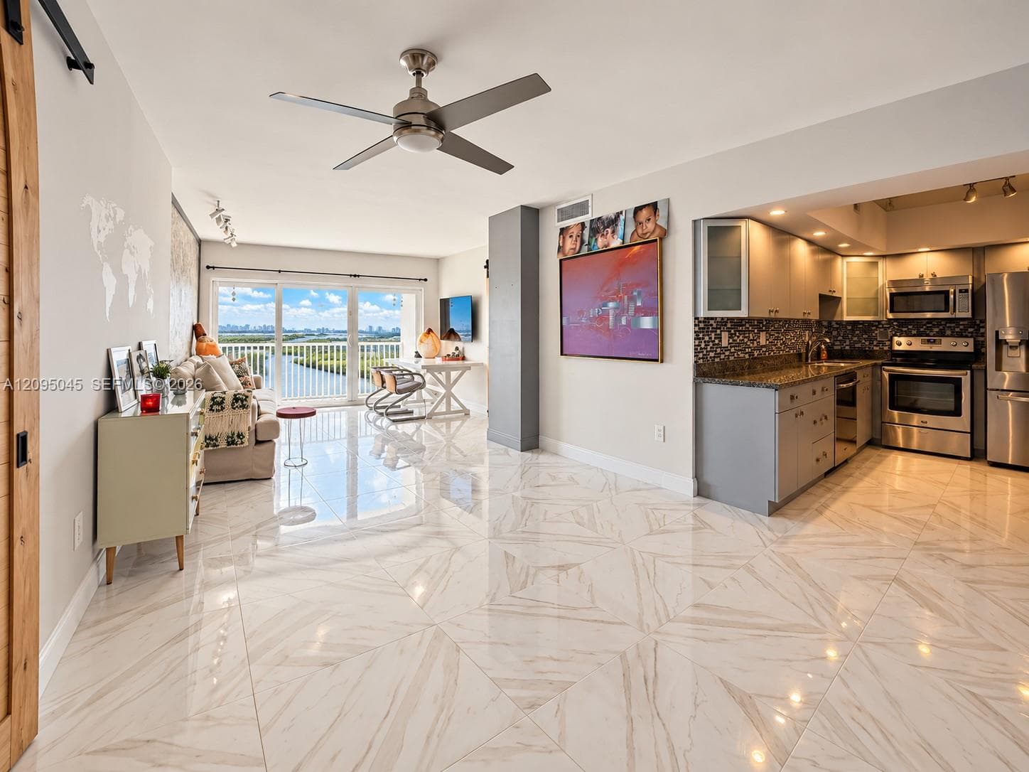 300 Bayview Dr 2014 photo 9