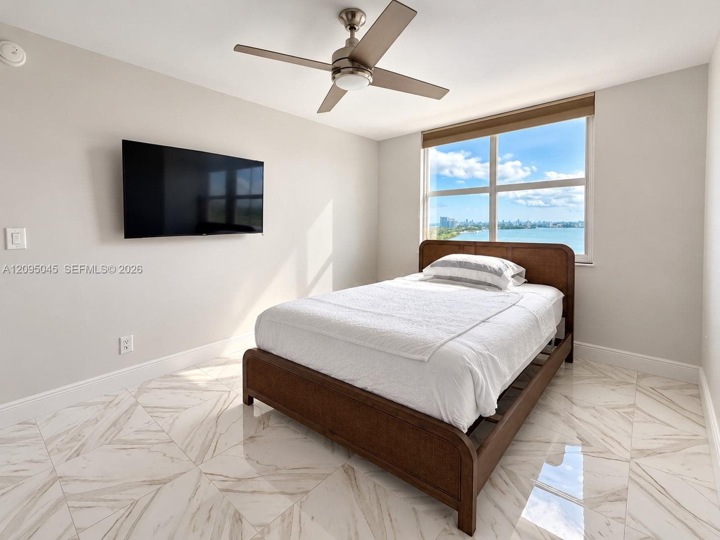 300 Bayview Dr 2014 photo 11