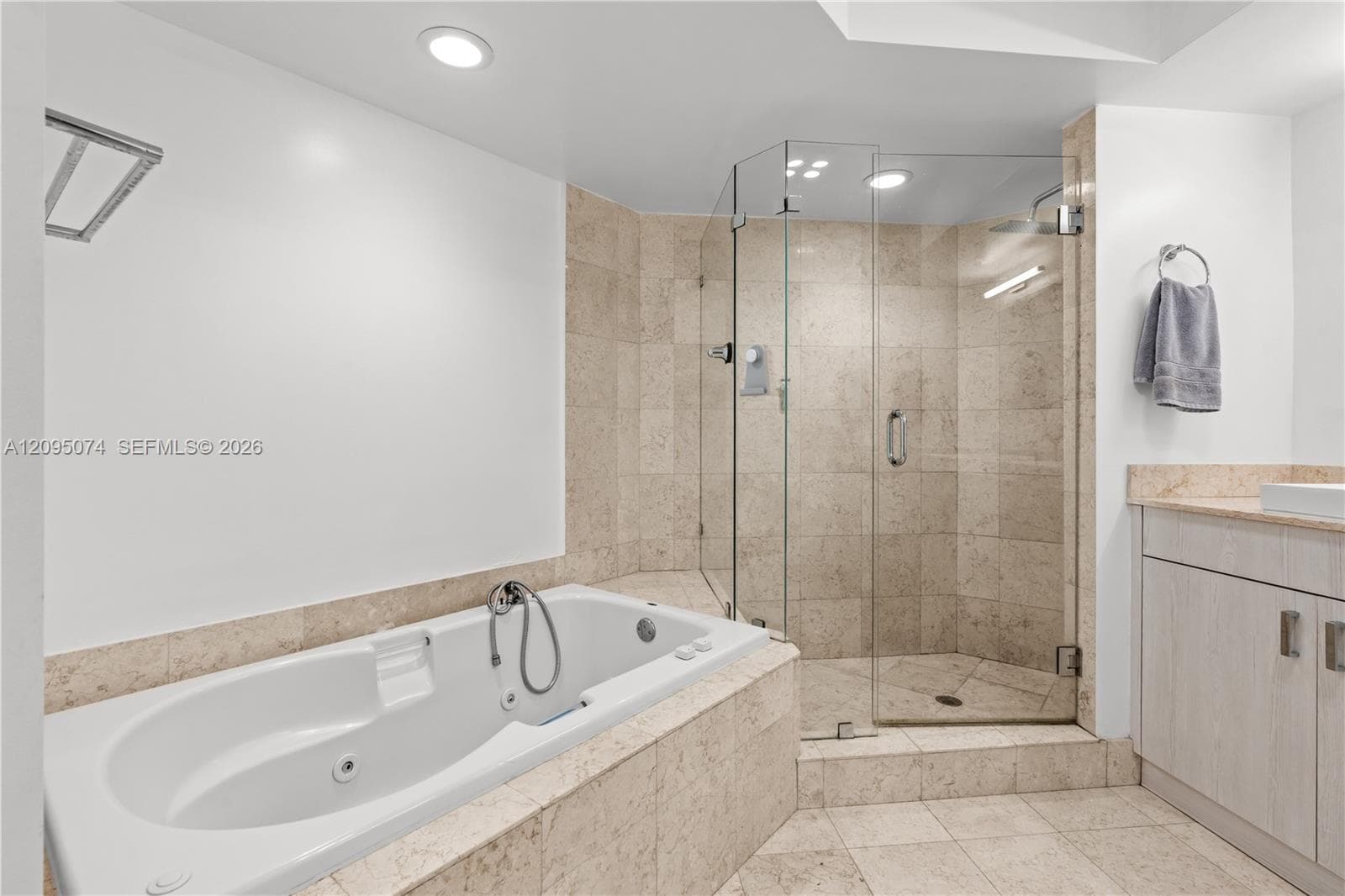 21055 Yacht Club Dr 1703 photo 12