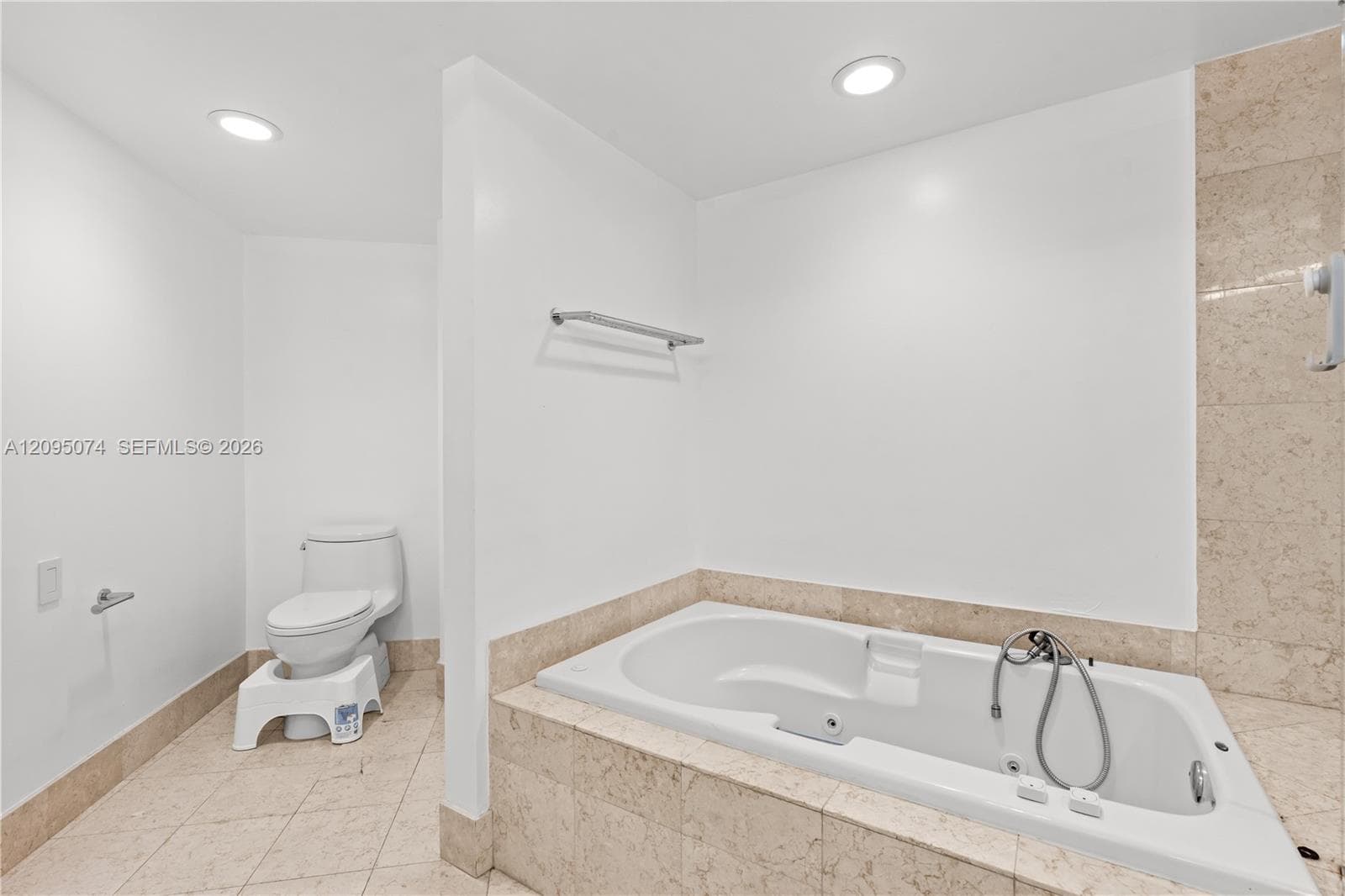 21055 Yacht Club Dr 1703 photo 14