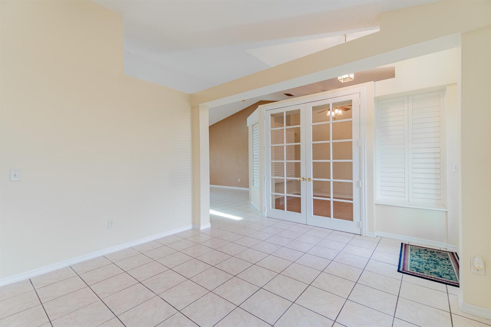 5593 NW WESLEY Road photo 7