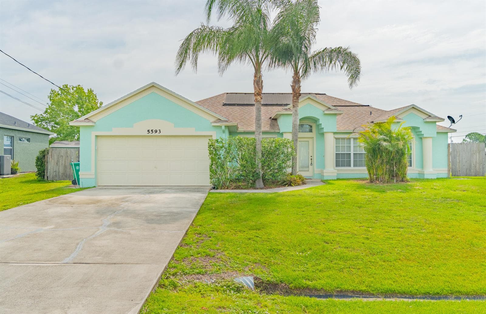 5593 NW WESLEY Road photo 3