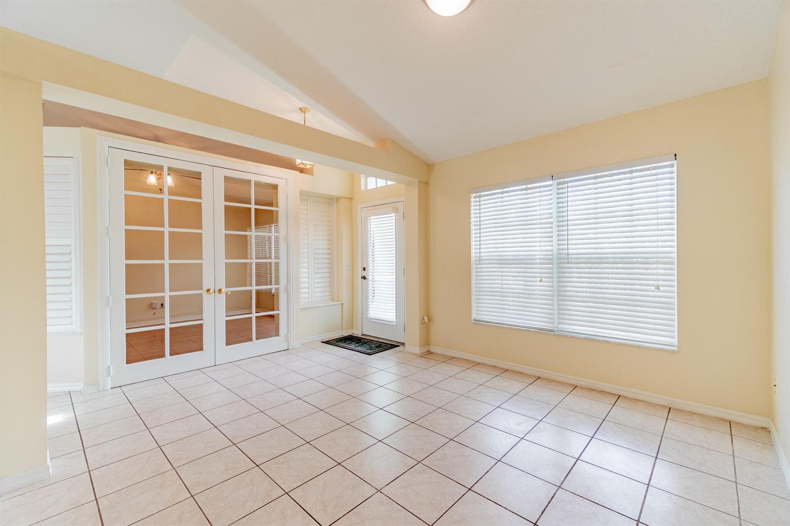 5593 NW WESLEY Road photo 5