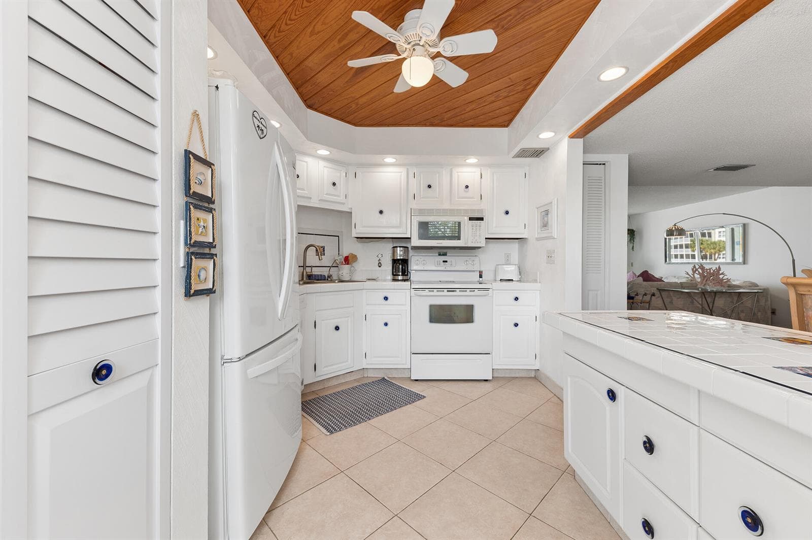 1 HARBOURSIDE Drive 1204 photo 10