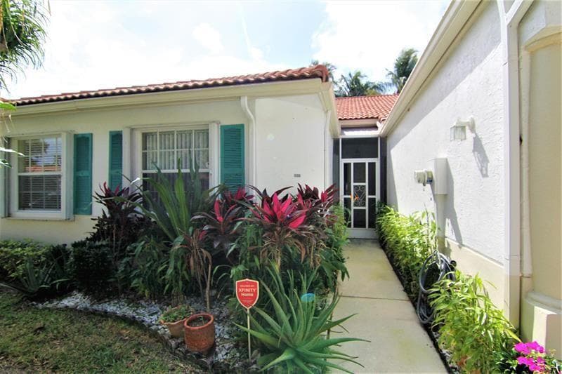 6098 Lake Hibiscus Drive photo 2