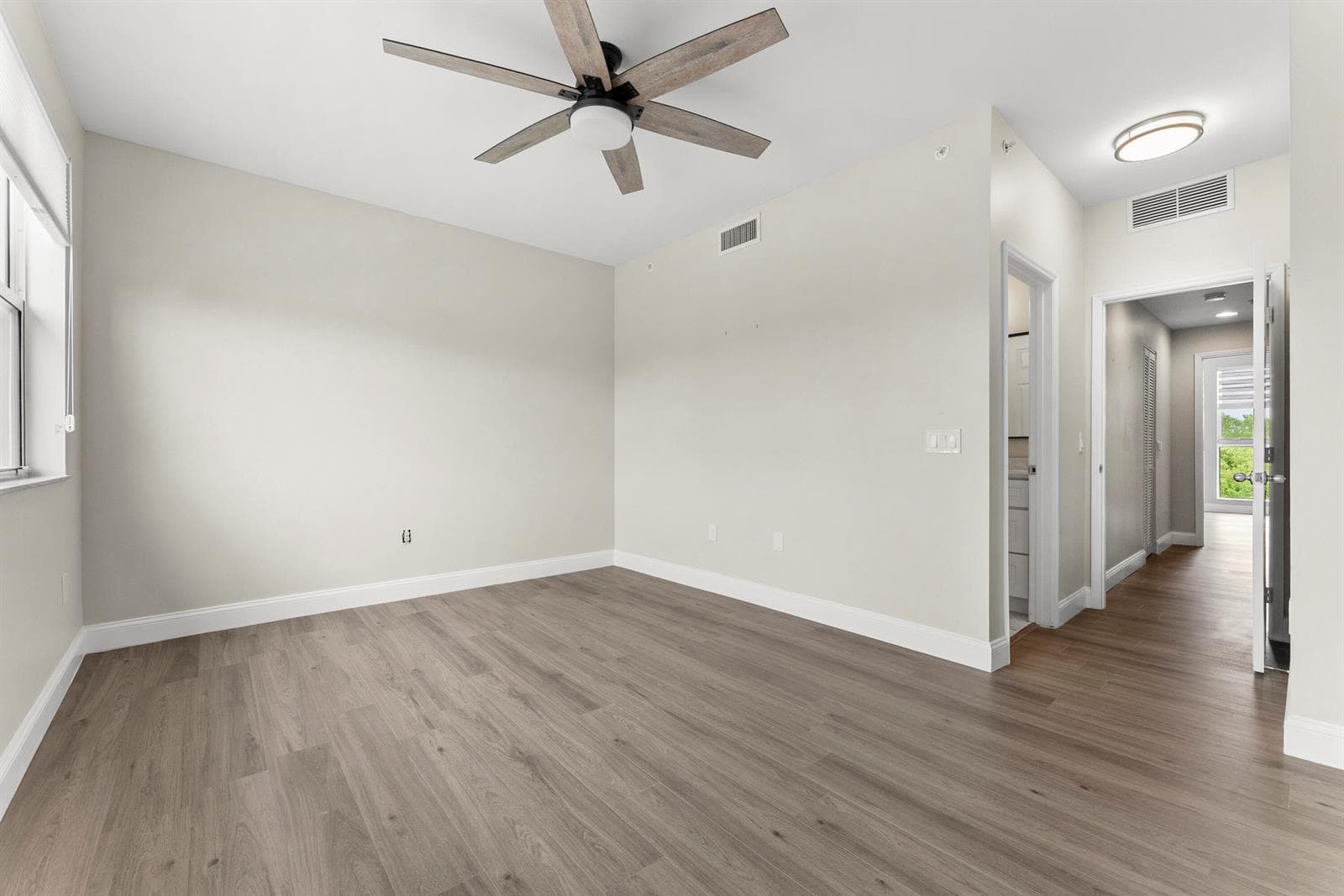 643 CASA LOMA Boulevard photo 25