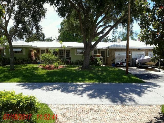 370 SE 14TH Avenue photo 1