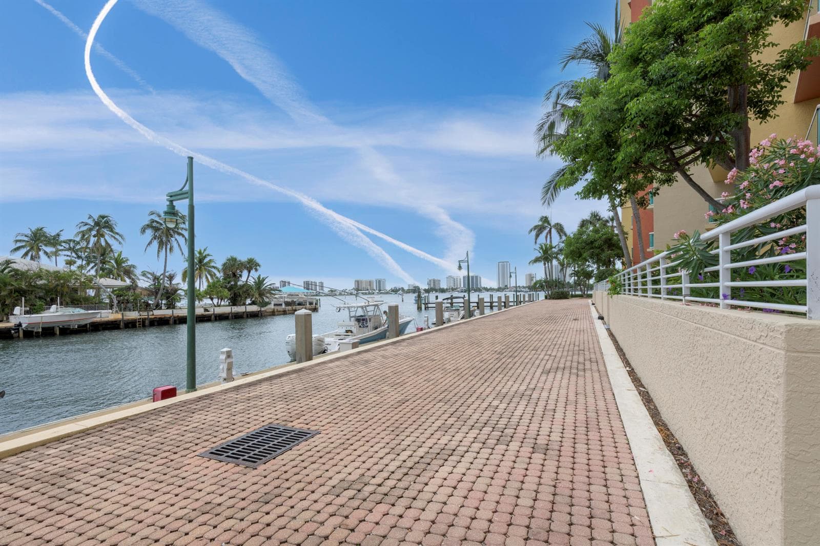 2650 LAKE SHORE Drive 101 photo 2