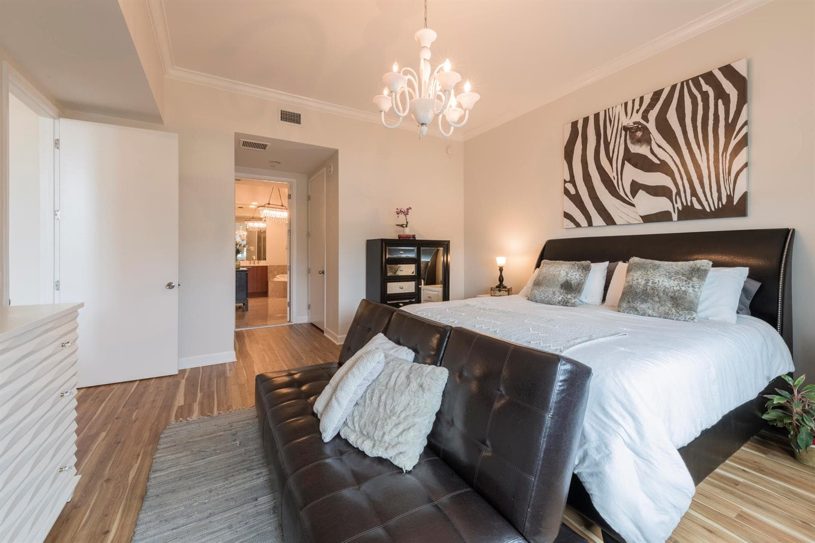 2650 LAKE SHORE Drive 101 photo 18