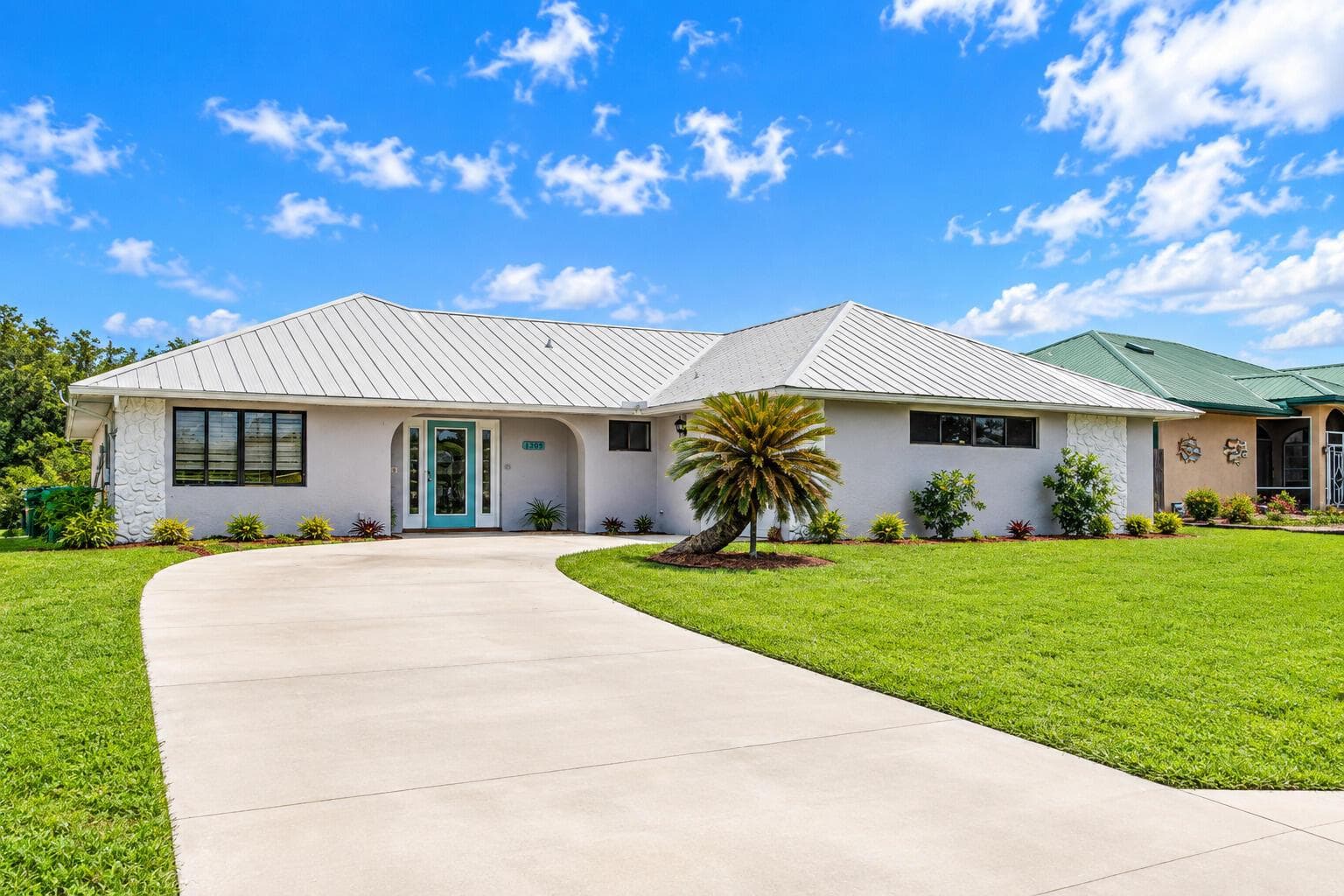 1309 SE Coral Reef Street photo 2