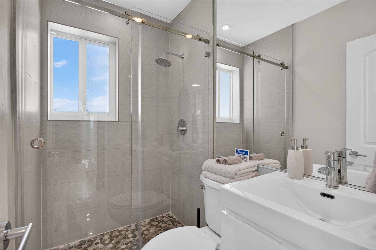 1705 N Riverside Drive 8 photo 12