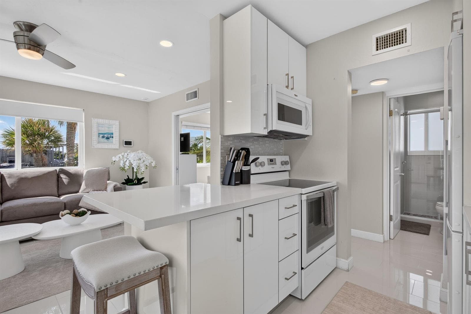 1705 N Riverside Drive 8 photo 7