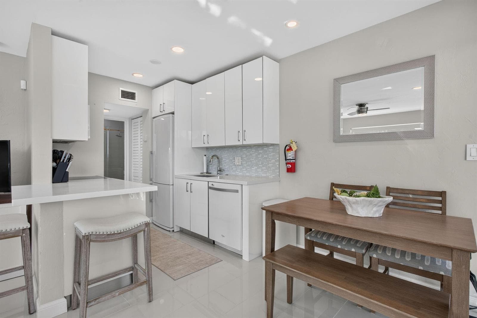 1705 N Riverside Drive 8 photo 5