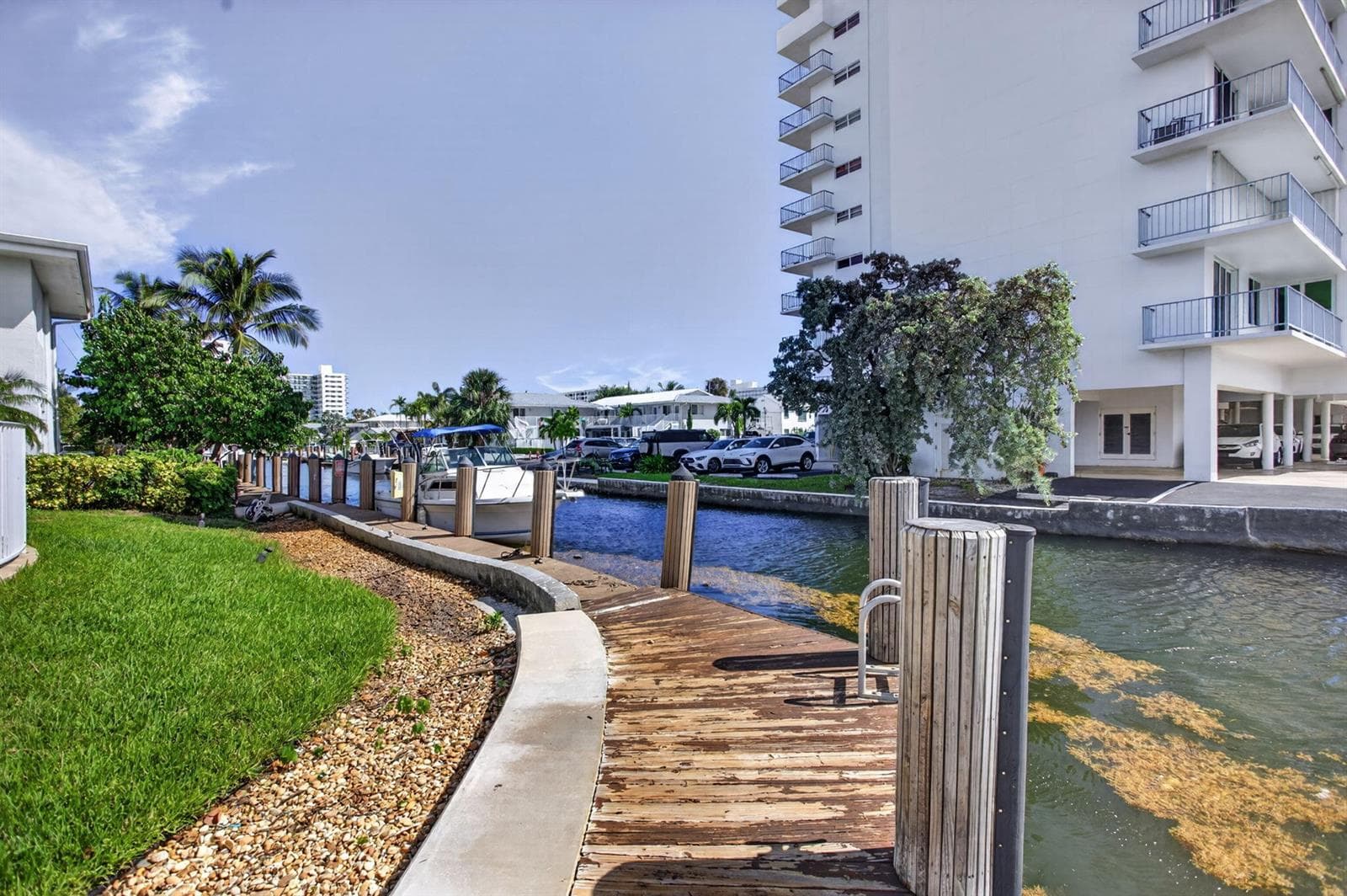 1705 N Riverside Drive 8 photo 24