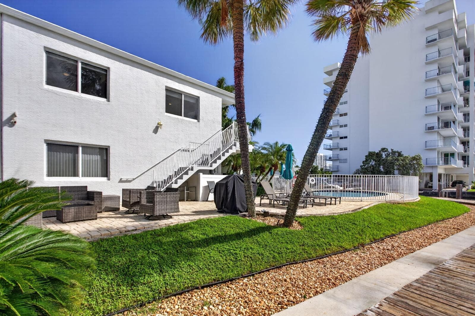 1705 N Riverside Drive 8 photo 19