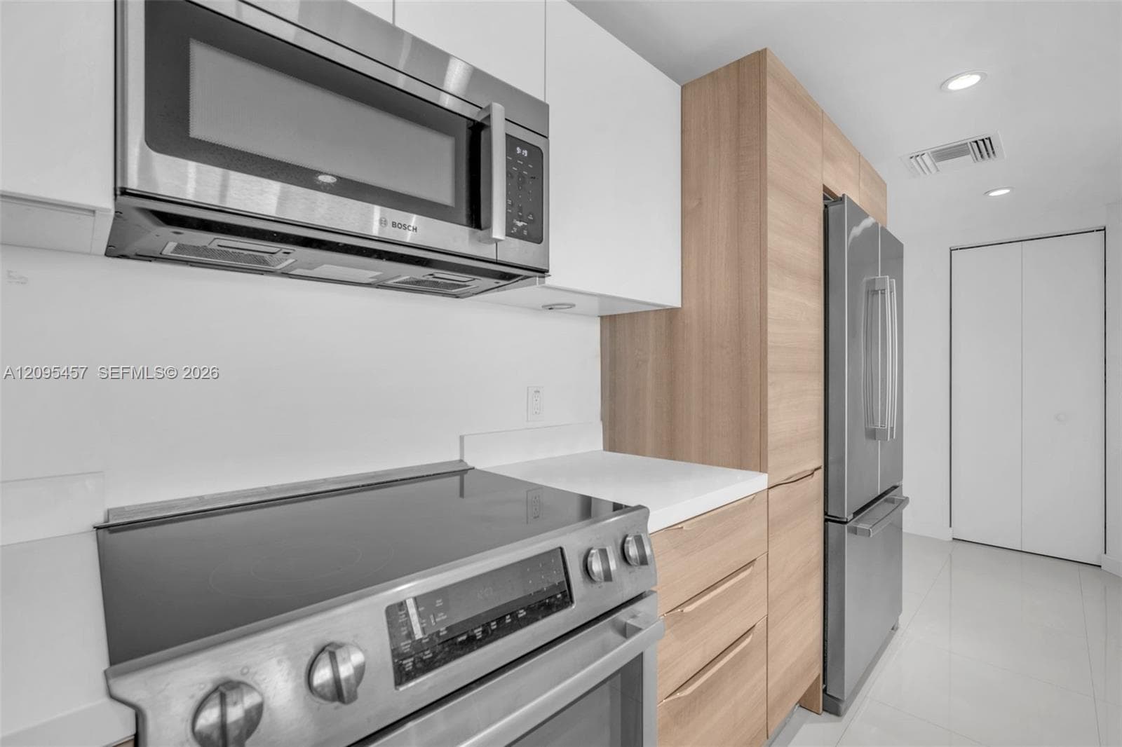 9940 W Bay Harbor Dr 5D-N photo 12