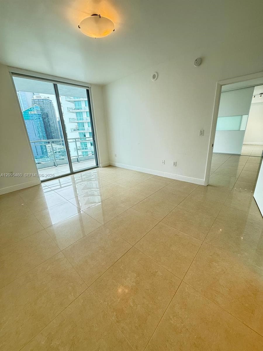 90 SW 3rd St 3510 photo 11