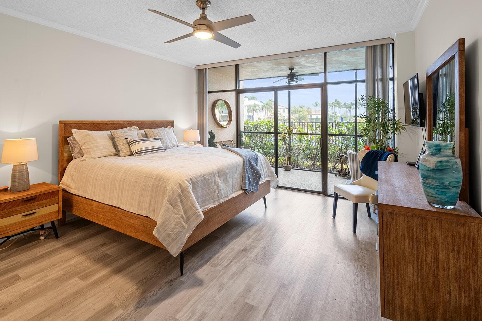 11370 Twelve Oaks Way 118 photo 16