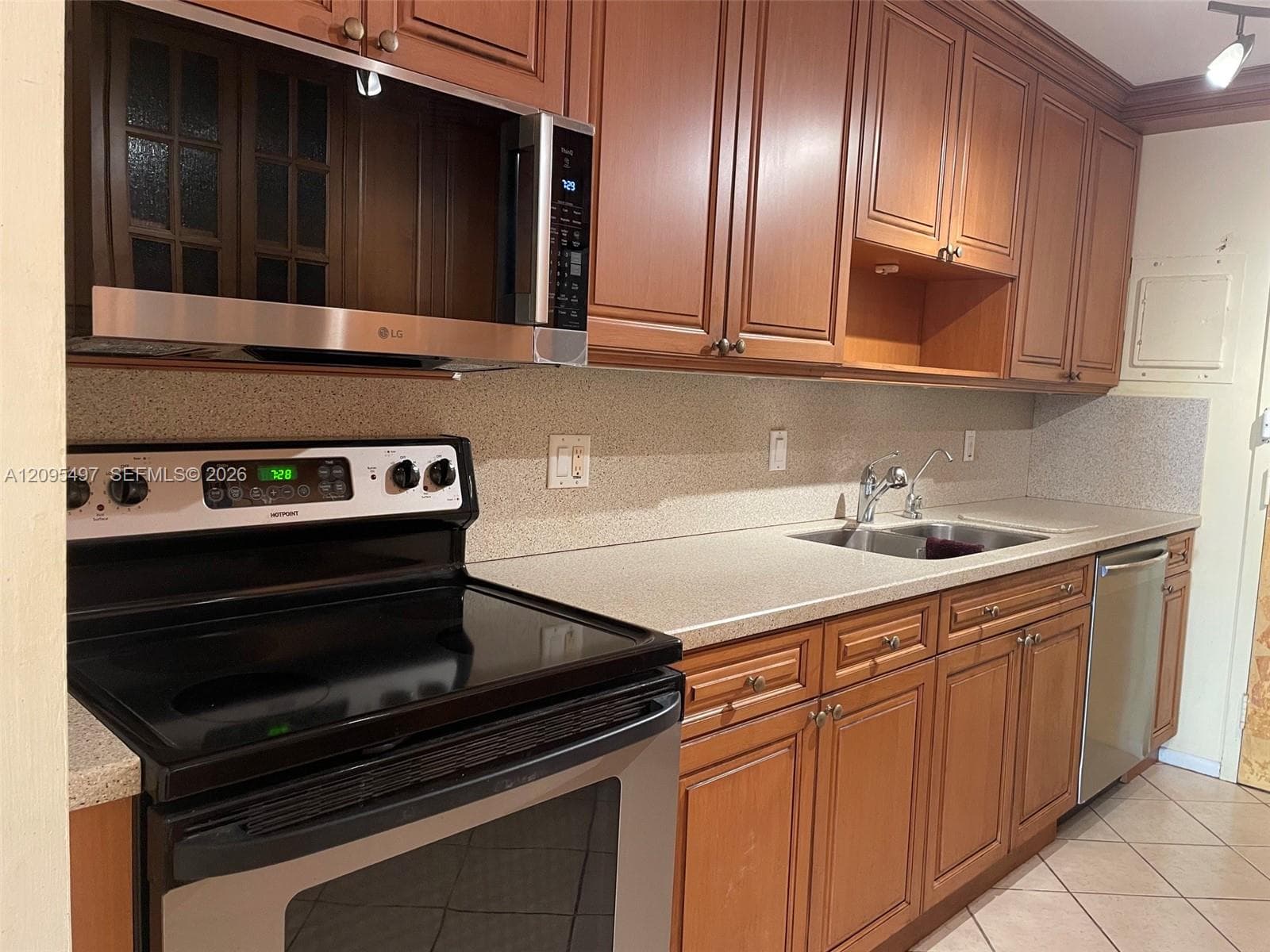 3233 NE 32nd Ave 601 photo 9