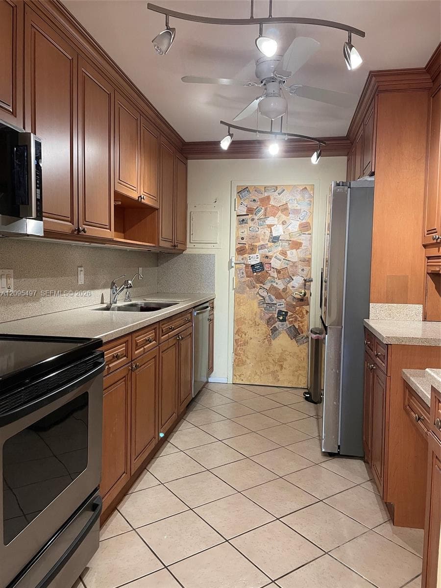 3233 NE 32nd Ave 601 photo 10
