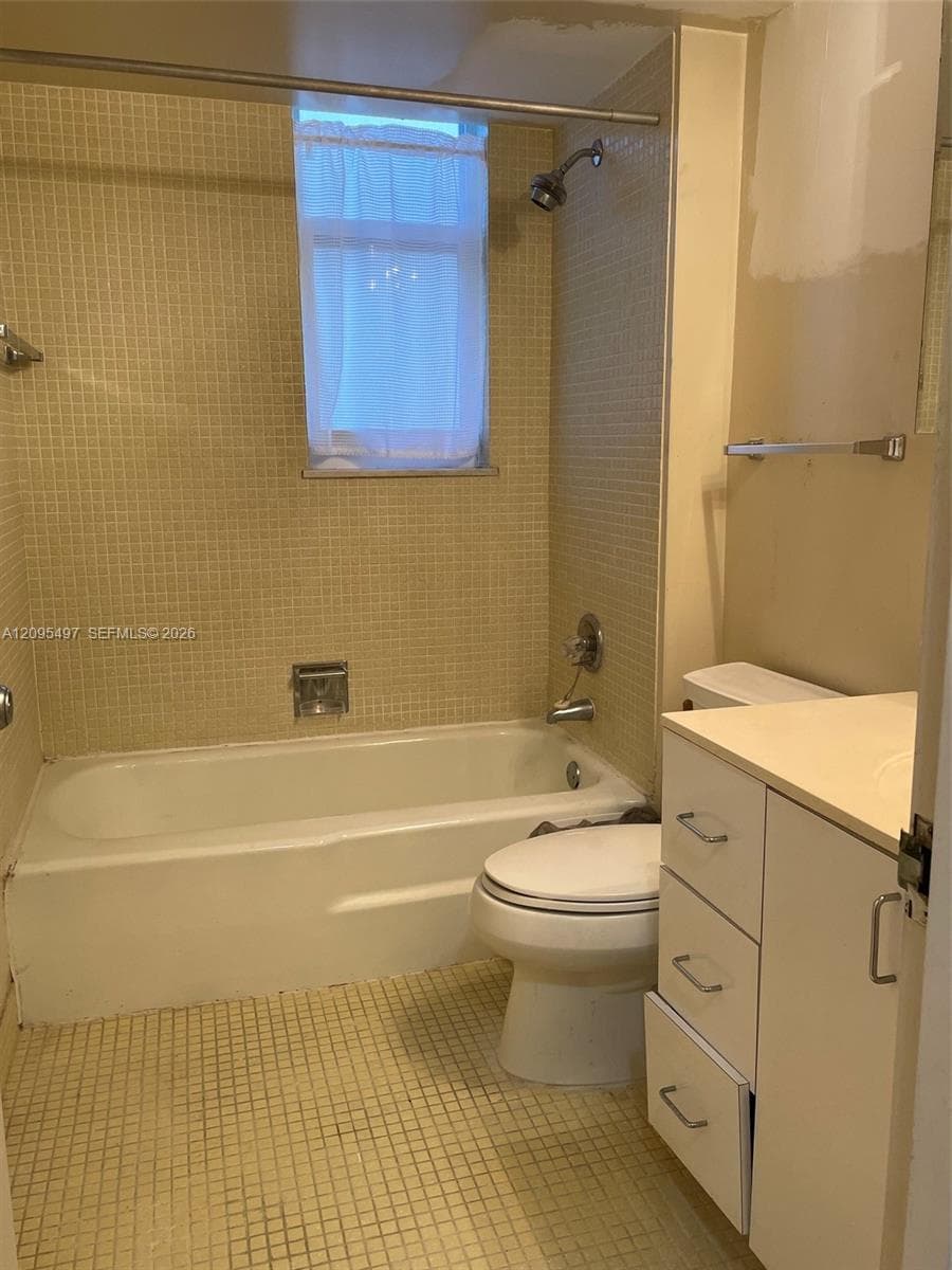 3233 NE 32nd Ave 601 photo 18