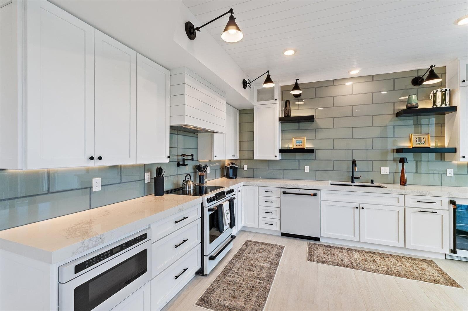 200 WATERWAY Road 105 photo 7