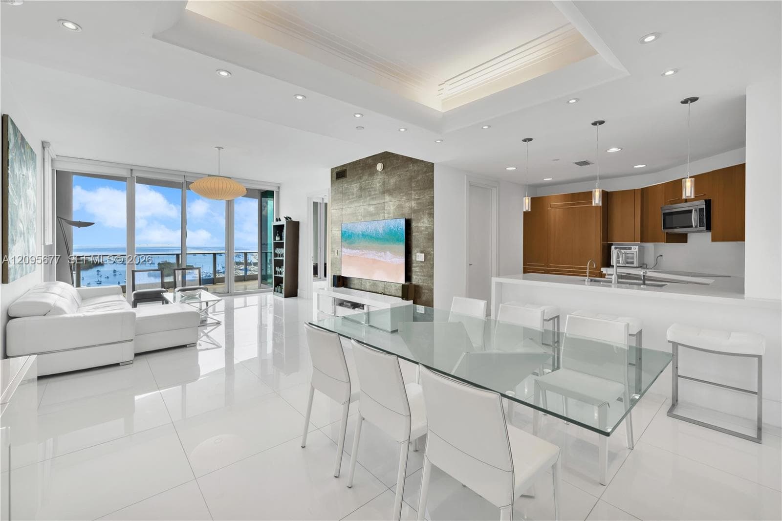 2627 S Bayshore Dr 1905 photo 3
