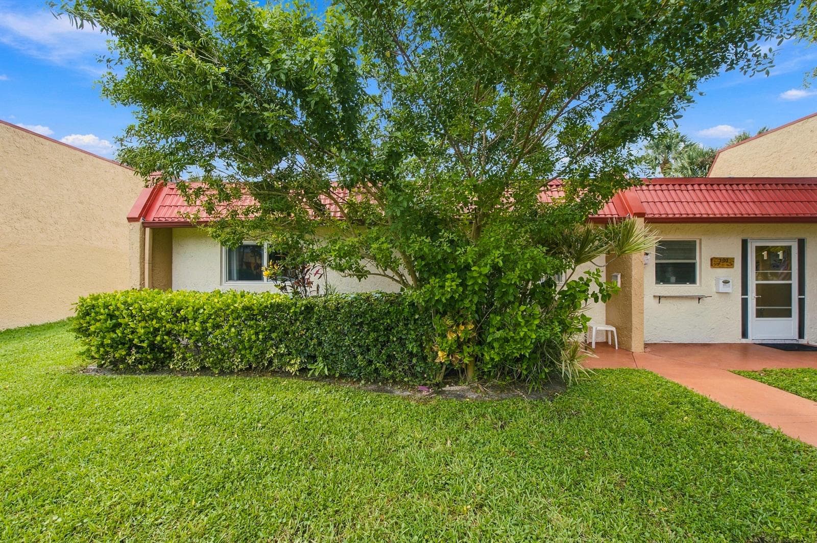 193 Lake Evelyn Drive photo 2