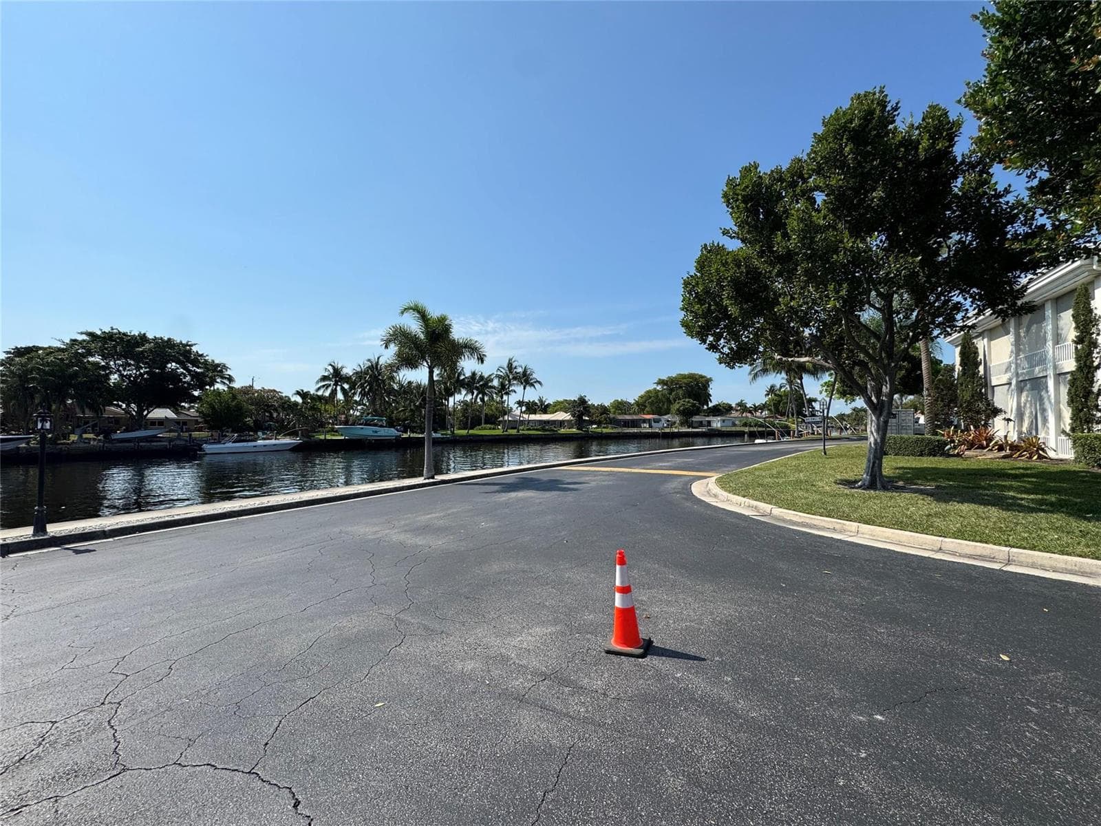 160 CYPRESS CLUB Drive 607 photo 23