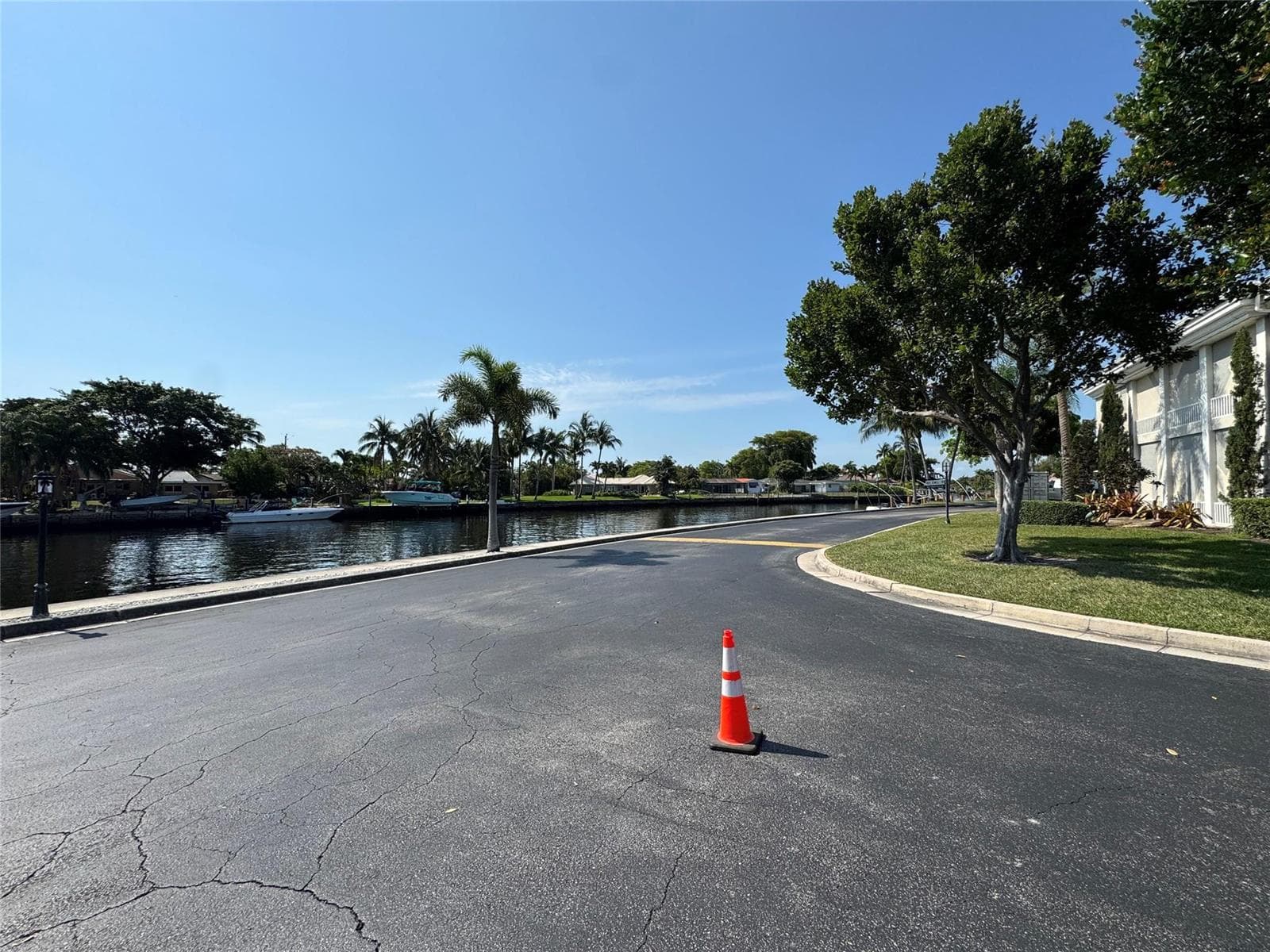 160 CYPRESS CLUB Drive 607 photo 22