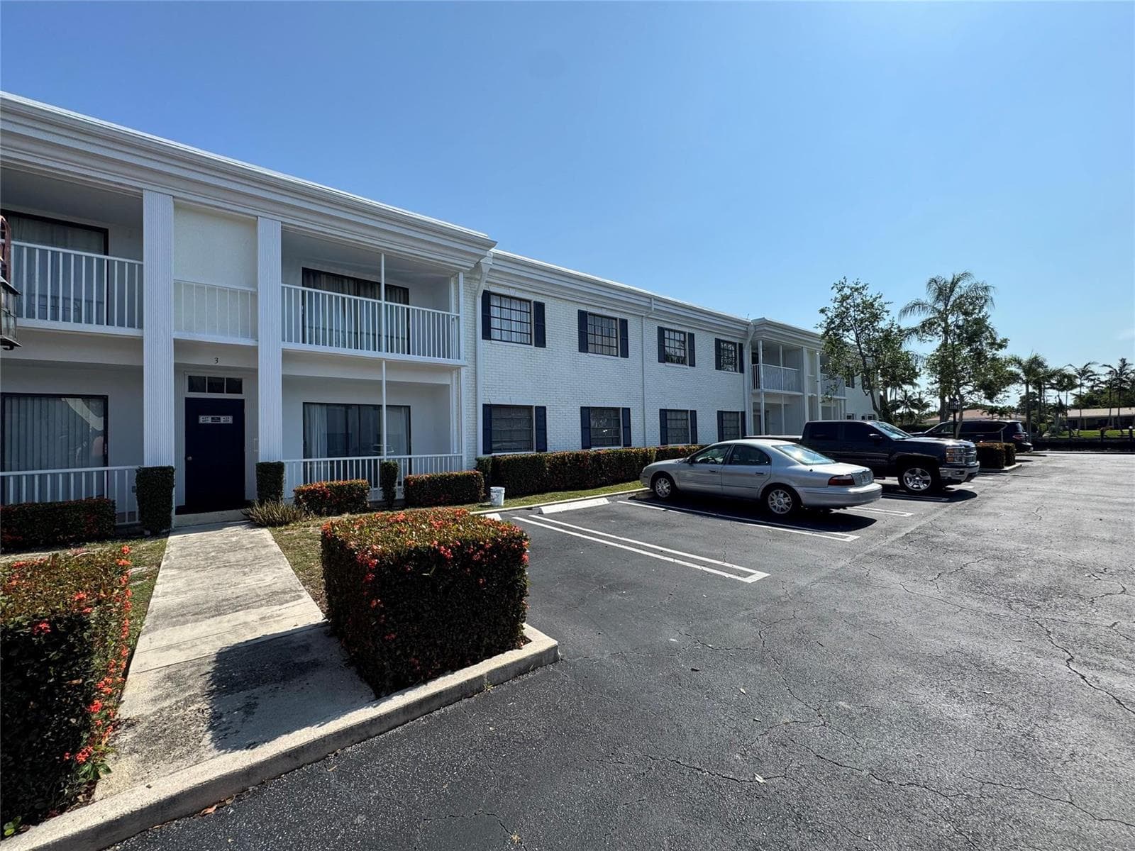 160 CYPRESS CLUB Drive 607 photo 19