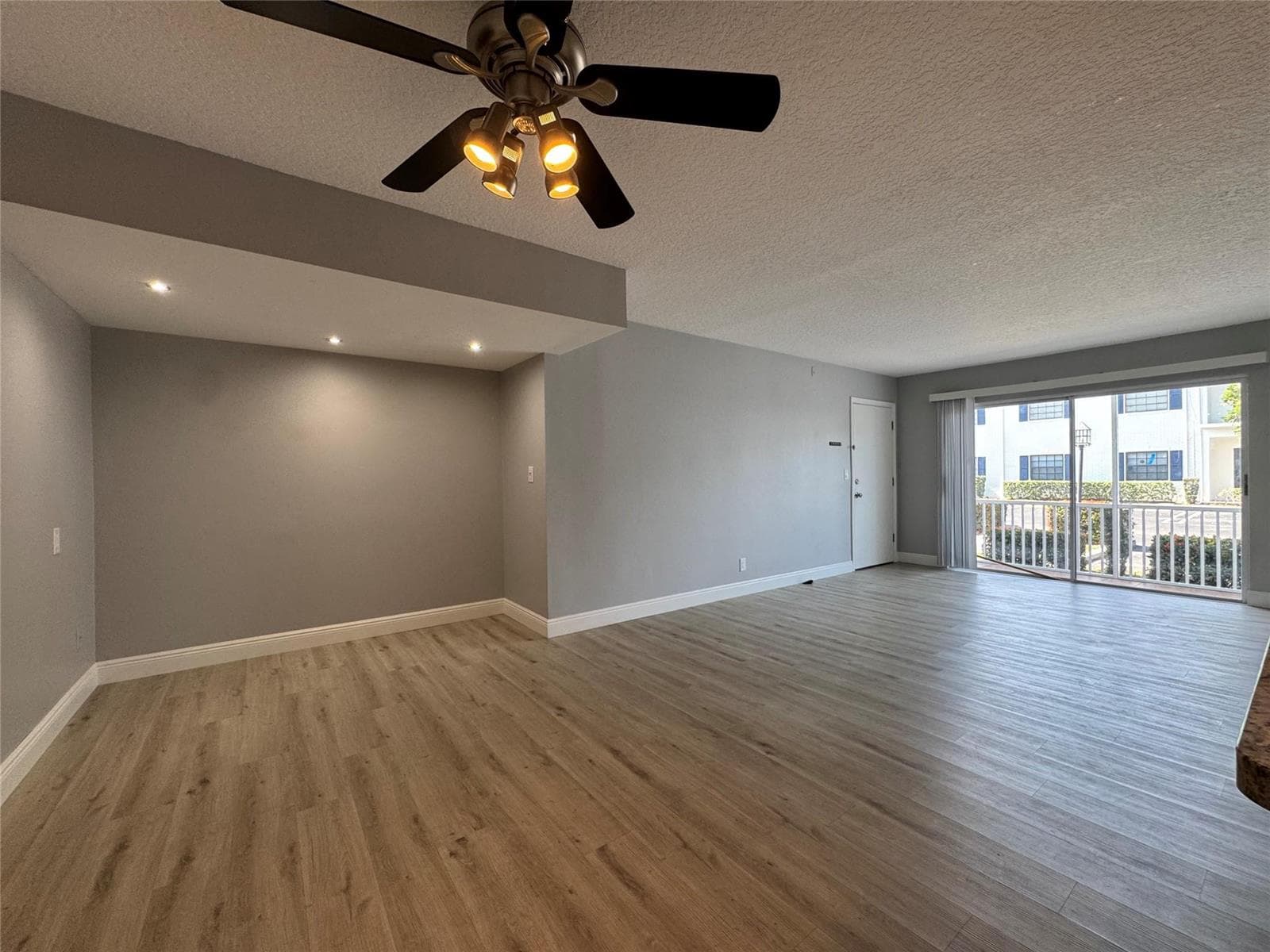 160 CYPRESS CLUB Drive 607 photo 8