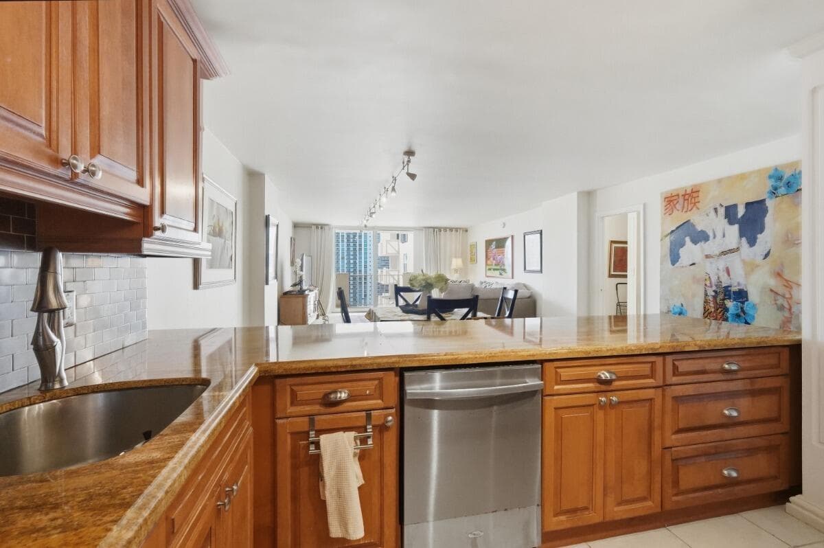 1865 S OCEAN Drive 16H photo 17