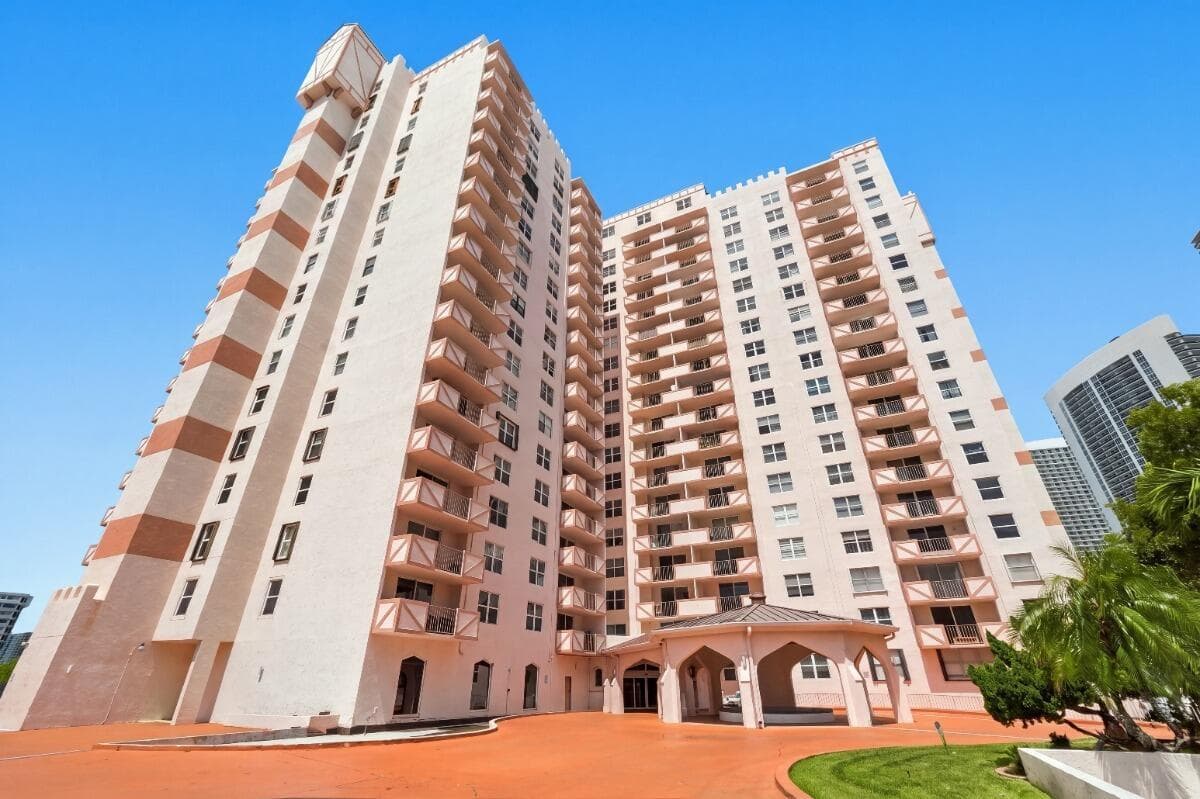 1865 S OCEAN Drive 16H photo 3