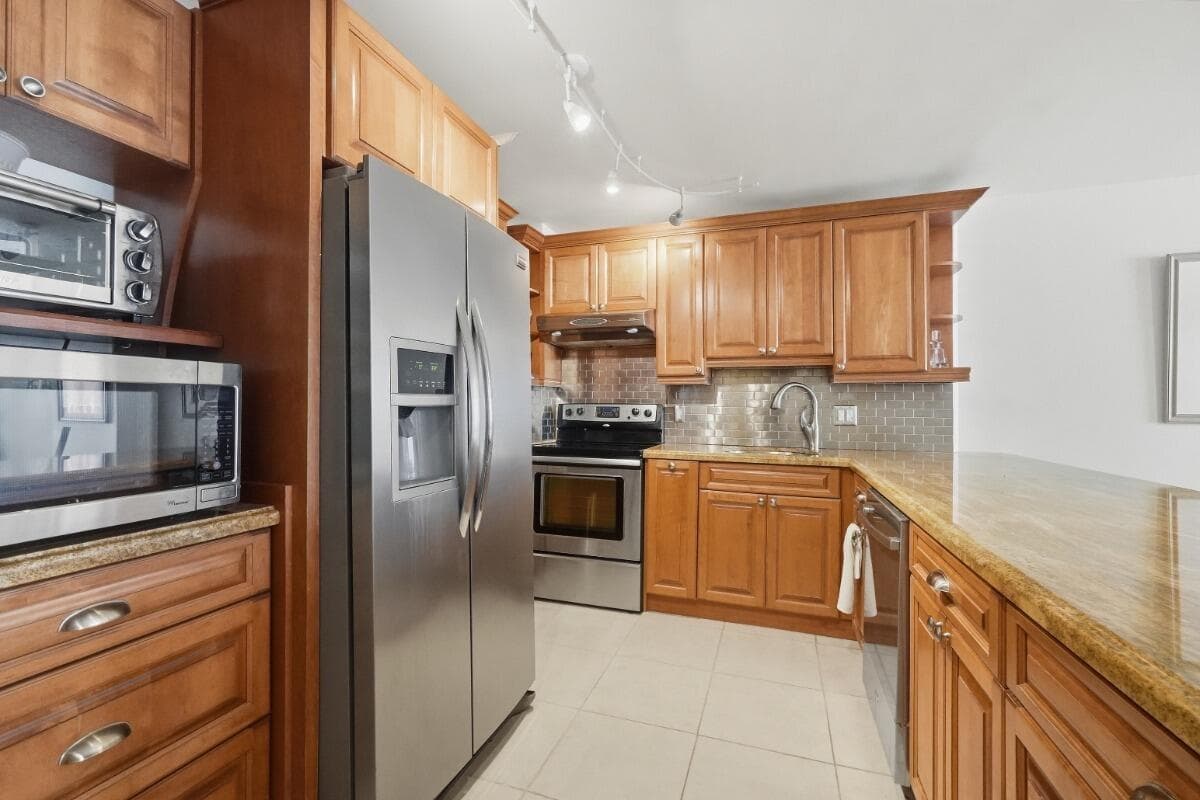 1865 S OCEAN Drive 16H photo 9