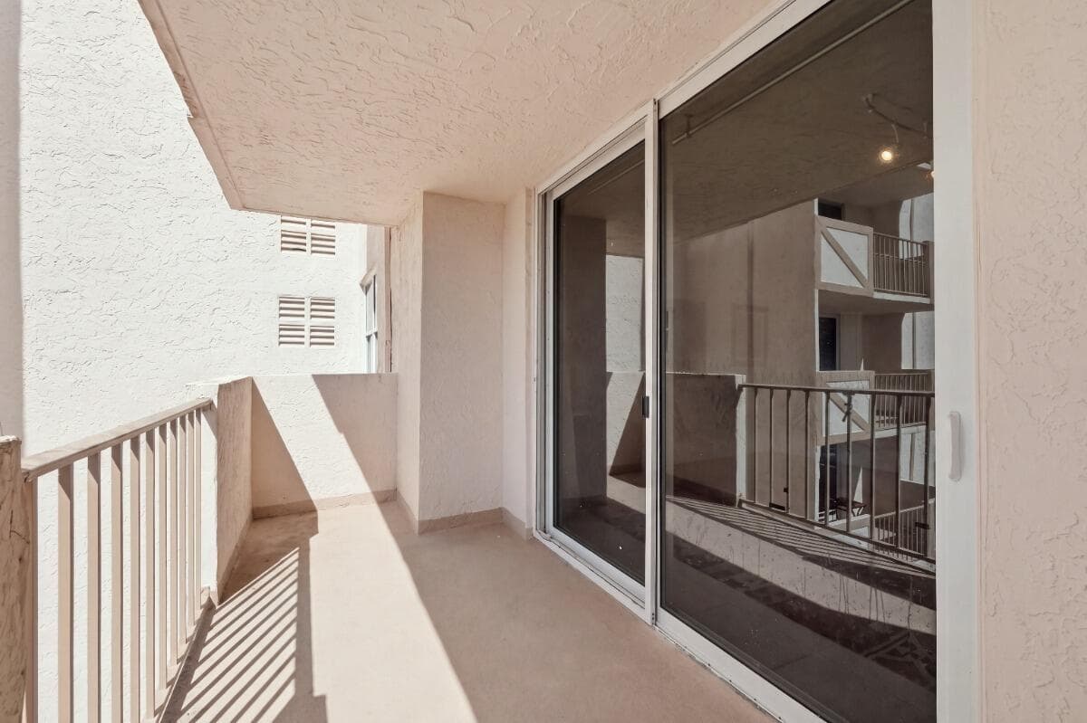 1865 S OCEAN Drive 16H photo 21