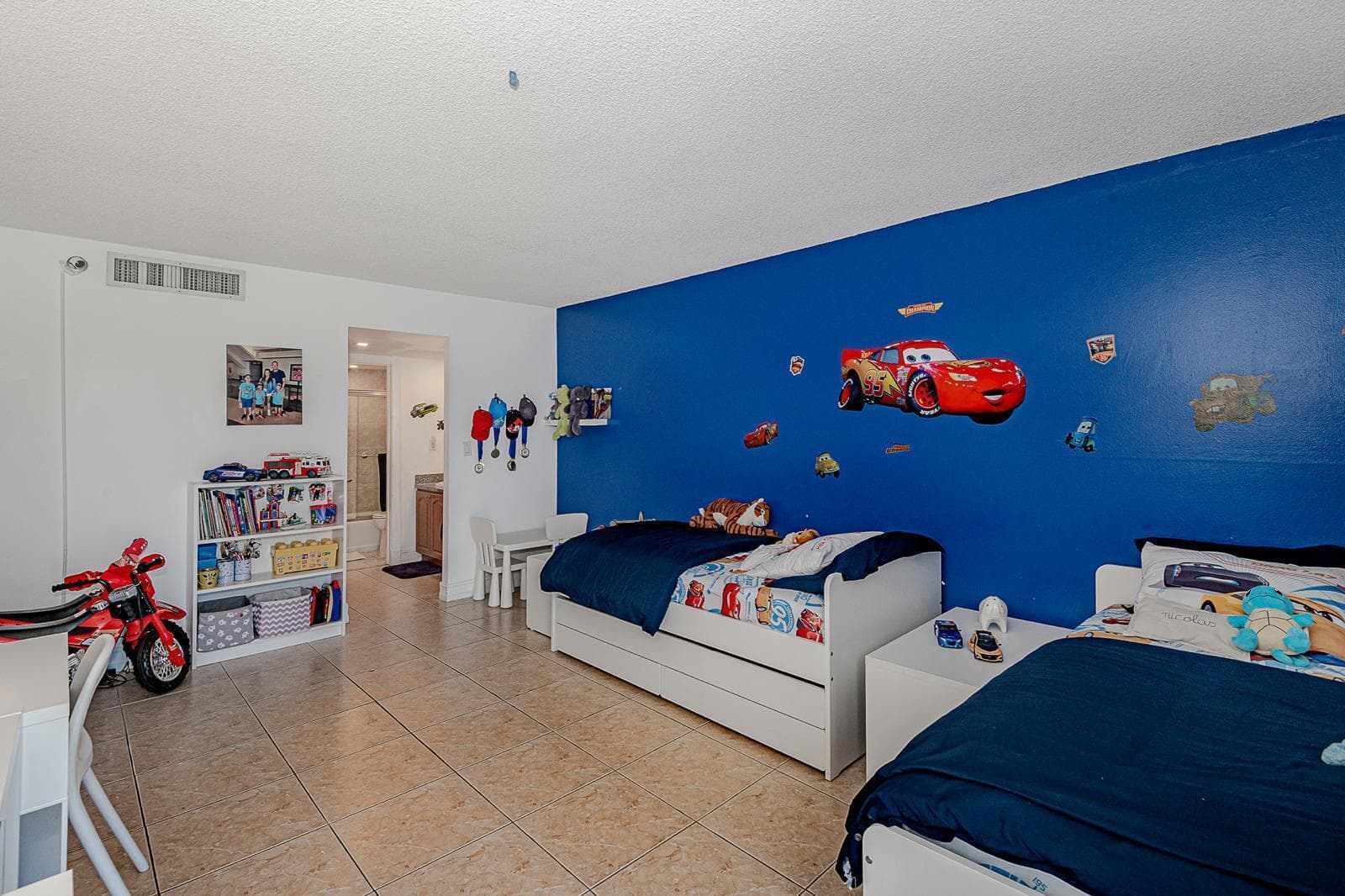 3475 N Country Club Drive 807 photo 14