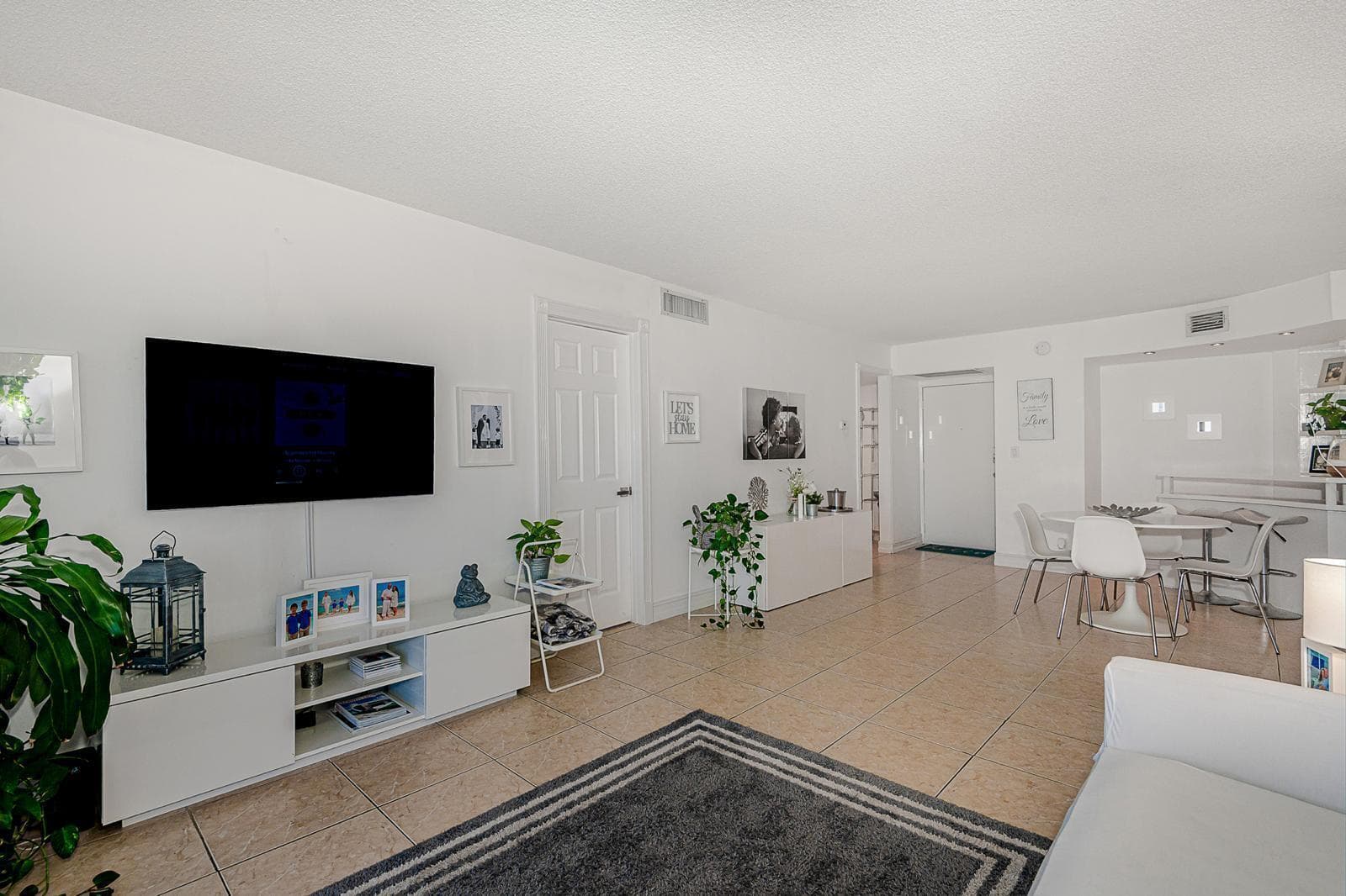 3475 N Country Club Drive 807 photo 4