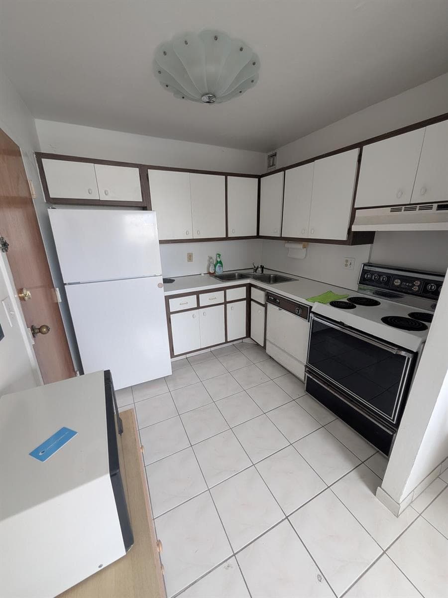 111 Golden Isles Drive C10 photo 13