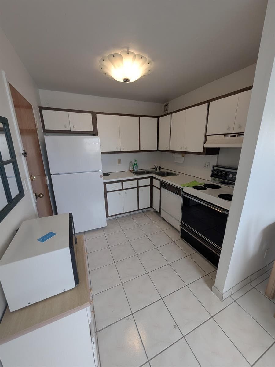 111 Golden Isles Drive C10 photo 14