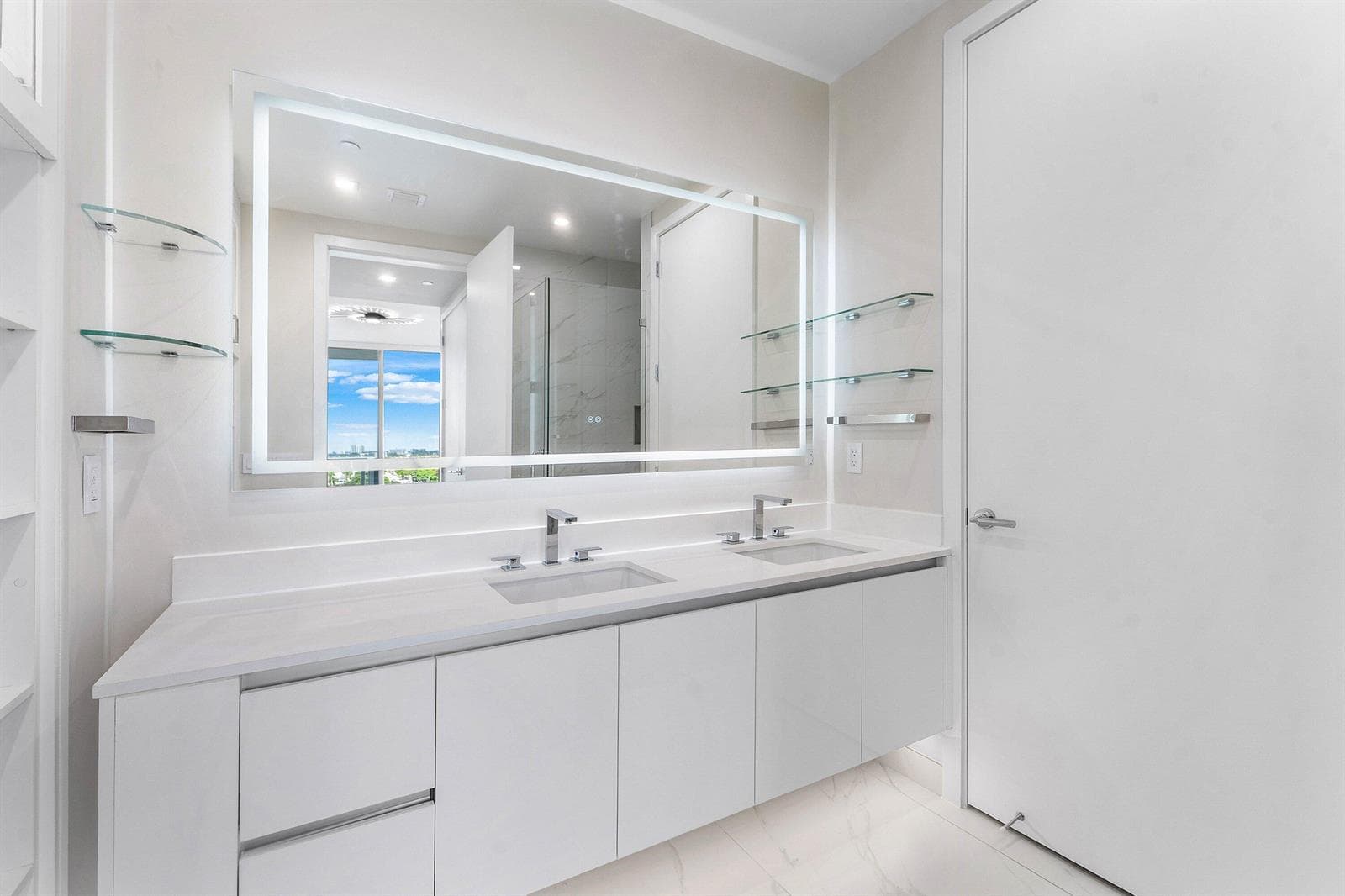220 Lake Shore Drive 917 photo 22