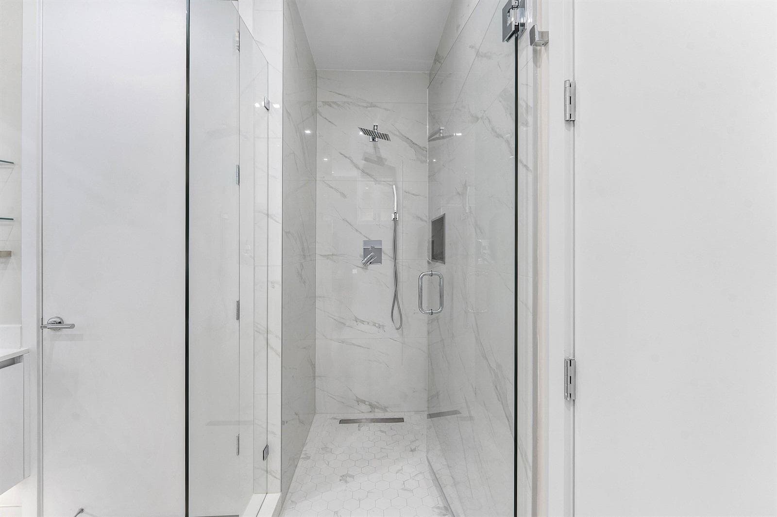 220 Lake Shore Drive 917 photo 24