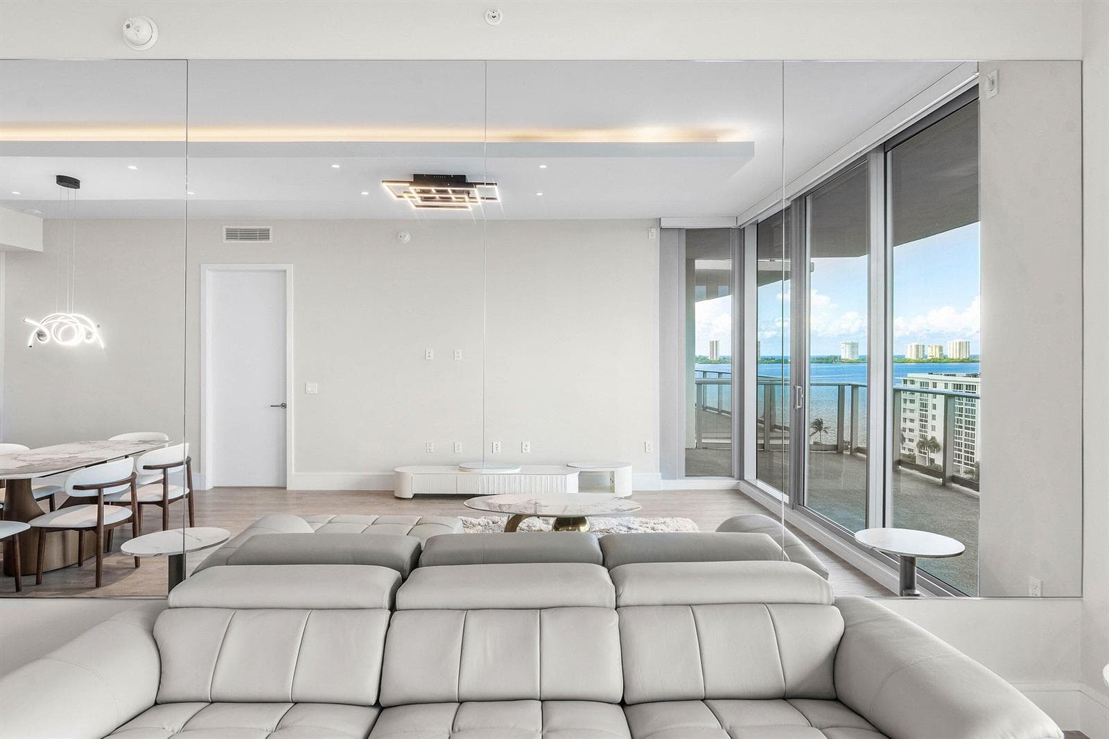 220 Lake Shore Drive 917 photo 14
