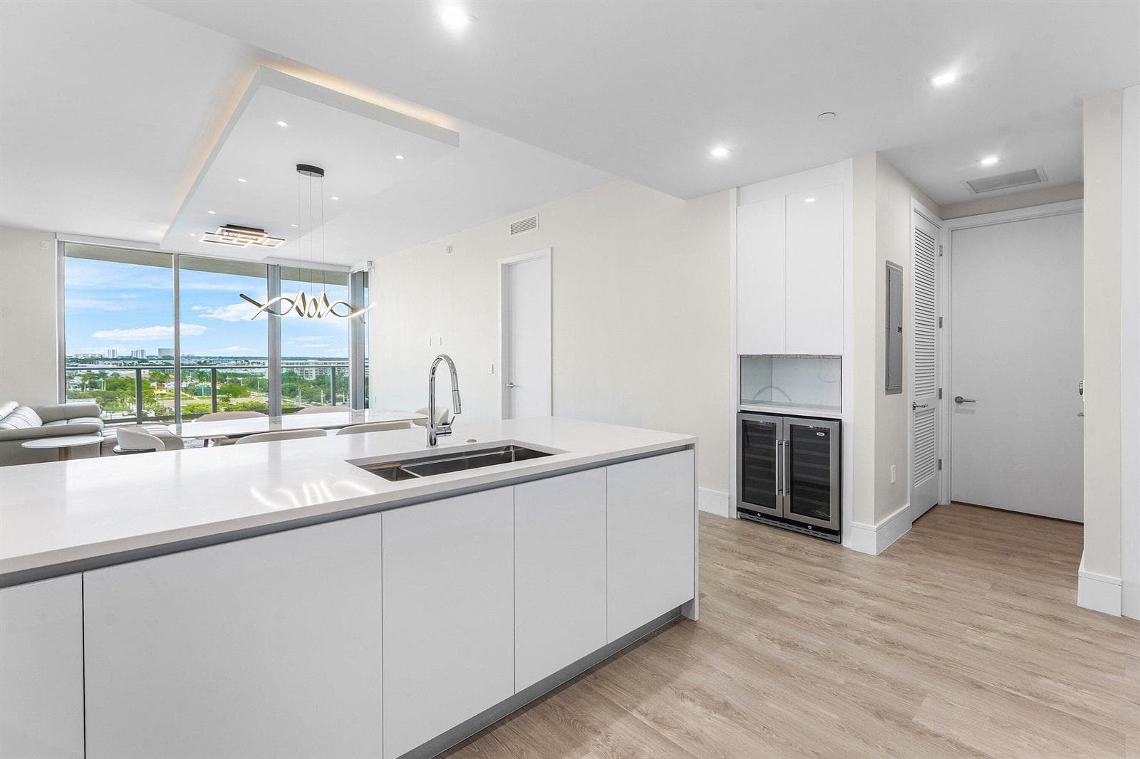 220 Lake Shore Drive 917 photo 11